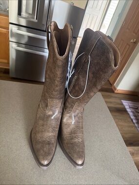 Universal Thread Brown Suede Western Booties